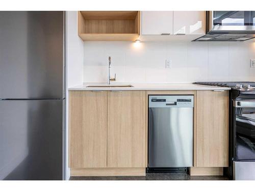 710-1319 14 Avenue Sw, Calgary, AB - Indoor Photo Showing Kitchen