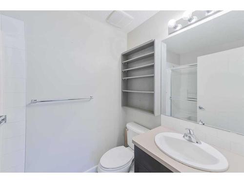 25 Redstone Circle, Calgary, AB - Indoor Photo Showing Bathroom