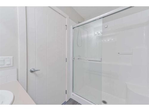 25 Redstone Circle, Calgary, AB - Indoor Photo Showing Bathroom