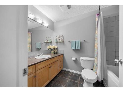 206-2416 Erlton Street Sw, Calgary, AB - Indoor Photo Showing Bathroom