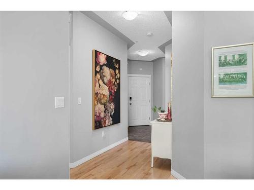 206-2416 Erlton Street Sw, Calgary, AB - Indoor Photo Showing Other Room