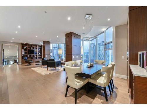 2102-683 10 Street Sw, Calgary, AB - Indoor Photo Showing Dining Room