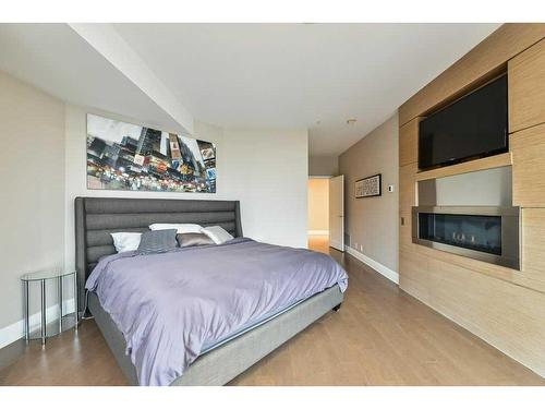 2102-683 10 Street Sw, Calgary, AB - Indoor Photo Showing Bedroom