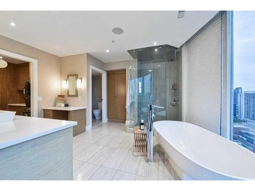 2102-683 10 Street Sw, Calgary, AB - Indoor Photo Showing Bathroom