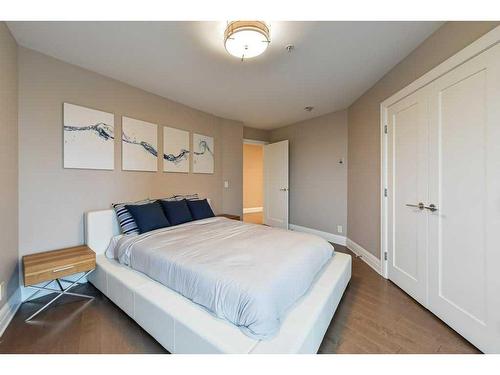 2102-683 10 Street Sw, Calgary, AB - Indoor Photo Showing Bedroom