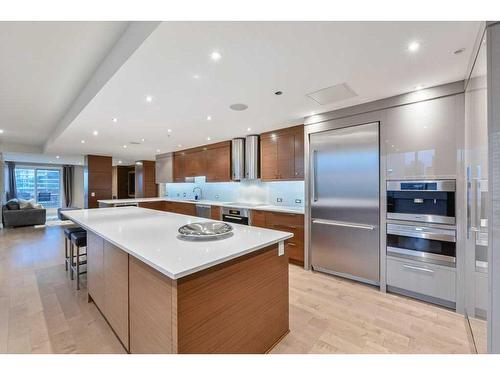 2102-683 10 Street Sw, Calgary, AB - Indoor Photo Showing Kitchen