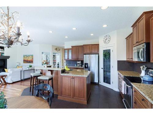 311 Royal Oak Circle Nw, Calgary, AB - Indoor Photo Showing Kitchen