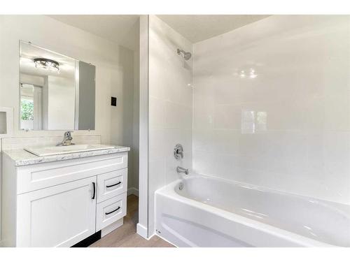 223 Royal Avenue, Diamond Valley, AB - Indoor Photo Showing Bathroom