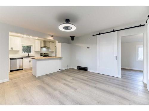 223 Royal Avenue, Diamond Valley, AB - Indoor Photo Showing Kitchen