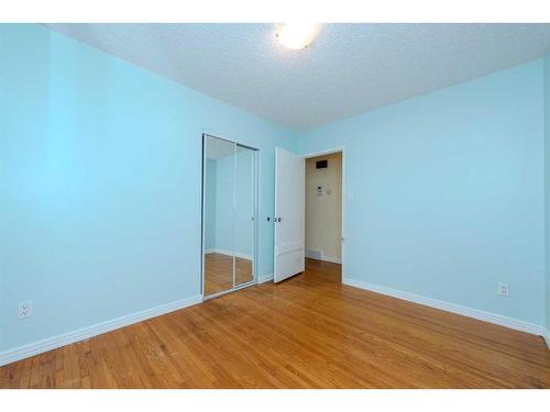 2403 54 Avenue Sw, Calgary, AB - Indoor Photo Showing Other Room