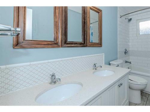 2403 54 Avenue Sw, Calgary, AB - Indoor Photo Showing Bathroom