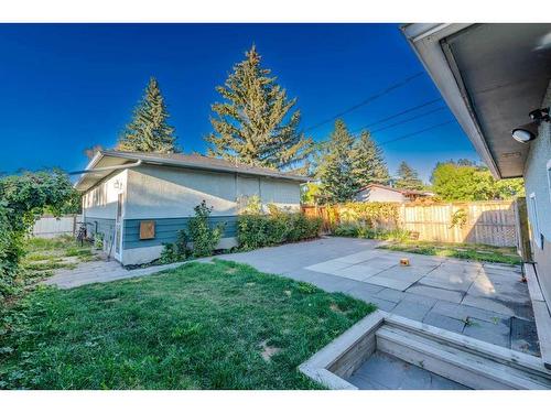 2403 54 Avenue Sw, Calgary, AB - Outdoor