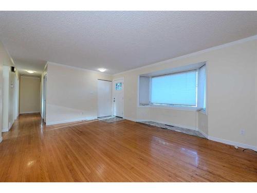 2403 54 Avenue Sw, Calgary, AB - Indoor Photo Showing Other Room