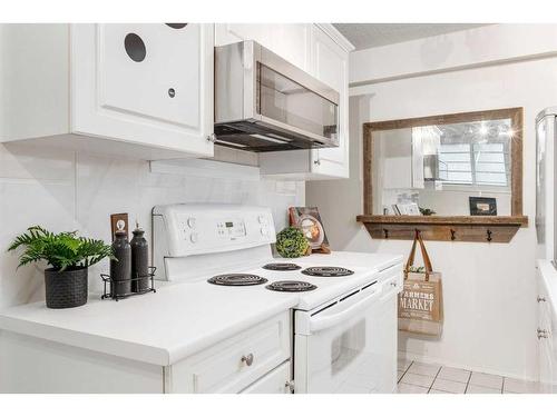 101-836 4 Avenue Nw, Calgary, AB - Indoor Photo Showing Kitchen