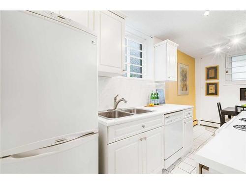 101-836 4 Avenue Nw, Calgary, AB - Indoor Photo Showing Kitchen With Double Sink