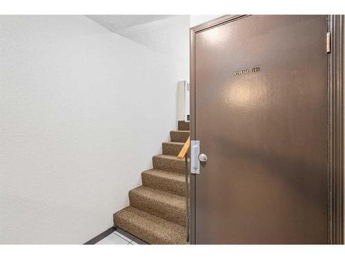 101-836 4 Avenue Nw, Calgary, AB - Indoor Photo Showing Laundry Room