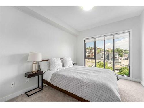 404-414 Meredith Road Ne, Calgary, AB - Indoor Photo Showing Bedroom