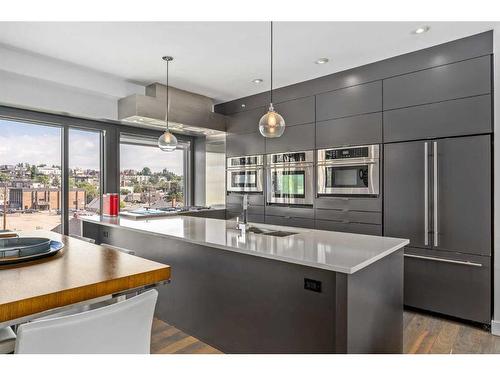 404-414 Meredith Road Ne, Calgary, AB - Indoor Photo Showing Kitchen With Upgraded Kitchen