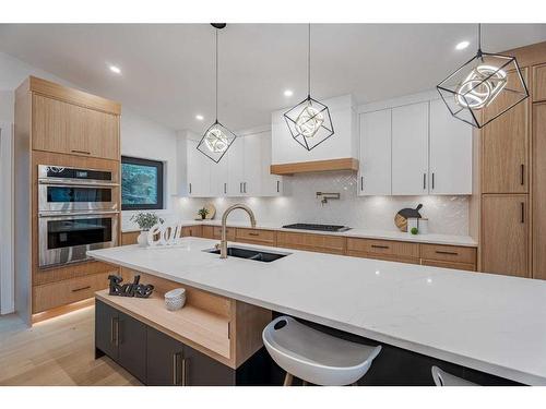 4175 Varsity Road Nw, Calgary, AB - Indoor Photo Showing Kitchen With Double Sink With Upgraded Kitchen