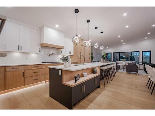 4175 Varsity Road Nw, Calgary, AB - Indoor Photo Showing Kitchen With Upgraded Kitchen