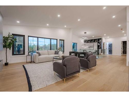 4175 Varsity Road Nw, Calgary, AB - Indoor Photo Showing Living Room