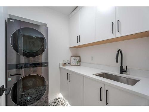 4175 Varsity Road Nw, Calgary, AB - Indoor Photo Showing Laundry Room