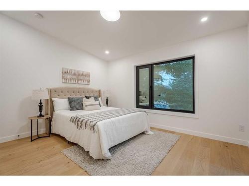 4175 Varsity Road Nw, Calgary, AB - Indoor Photo Showing Bedroom