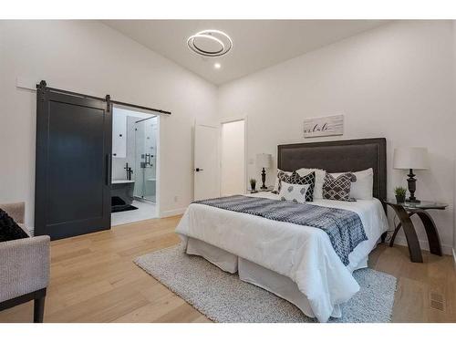 4175 Varsity Road Nw, Calgary, AB - Indoor Photo Showing Bedroom