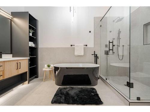 4175 Varsity Road Nw, Calgary, AB - Indoor Photo Showing Bathroom