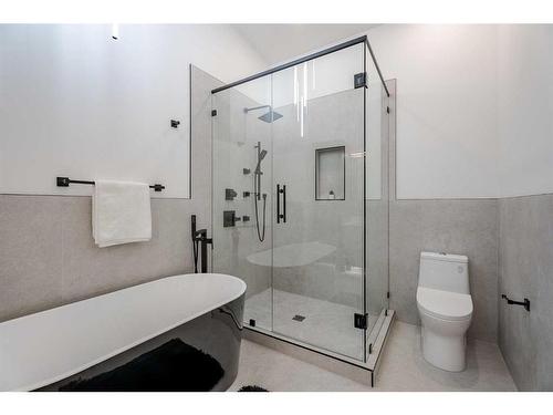 4175 Varsity Road Nw, Calgary, AB - Indoor Photo Showing Bathroom