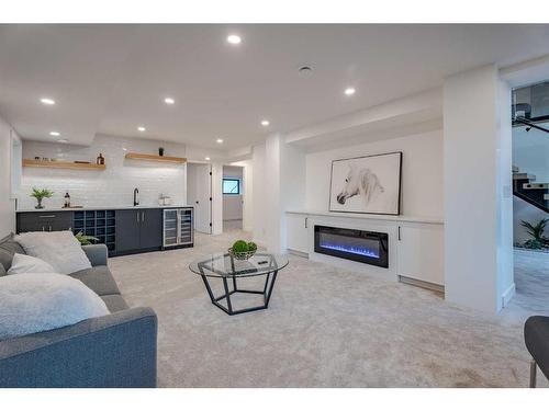 4175 Varsity Road Nw, Calgary, AB - Indoor Photo Showing Living Room