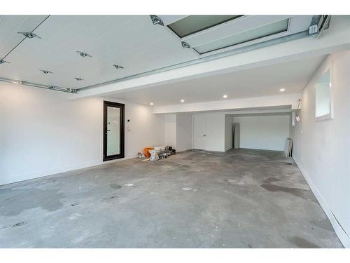 4175 Varsity Road Nw, Calgary, AB - Indoor Photo Showing Garage