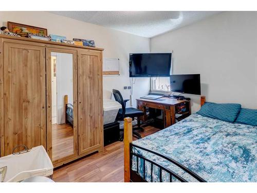 4007 Centre A Street Ne, Calgary, AB - Indoor Photo Showing Bedroom