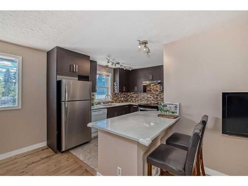 39 Southland Crescent Sw, Calgary, AB - Indoor Photo Showing Kitchen