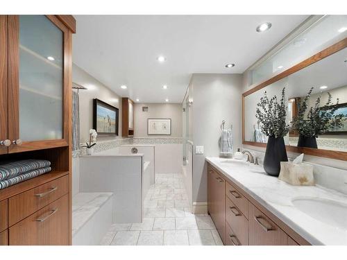 606,607-3316 Rideau Place Sw, Calgary, AB - Indoor Photo Showing Bathroom