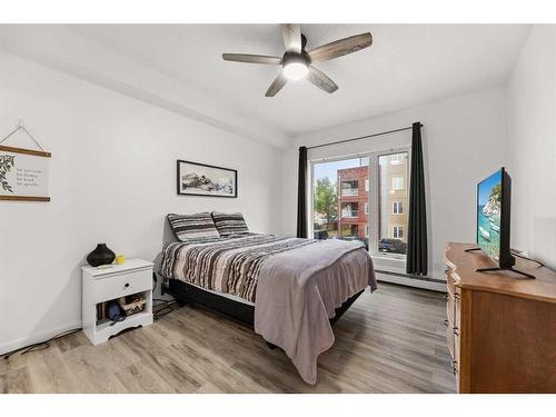 1217-604 East Lake Boulevard Ne, Airdrie, AB - Indoor Photo Showing Bedroom