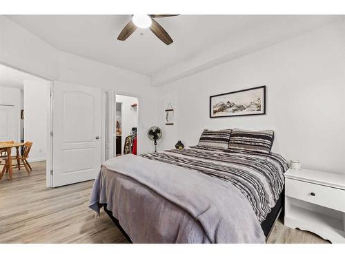 1217-604 East Lake Boulevard Ne, Airdrie, AB - Indoor Photo Showing Bedroom