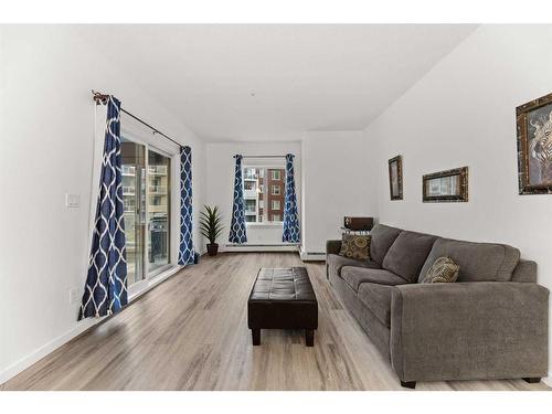 1217-604 East Lake Boulevard Ne, Airdrie, AB - Indoor Photo Showing Living Room