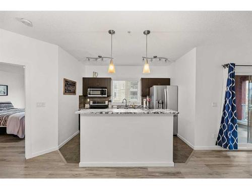 1217-604 East Lake Boulevard Ne, Airdrie, AB - Indoor Photo Showing Kitchen