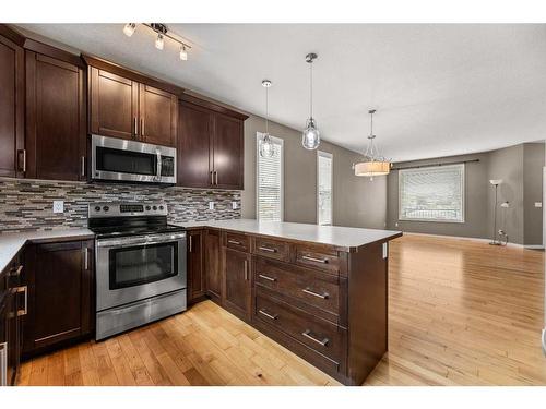 1 Havenfield Drive, Carstairs, AB - Indoor Photo Showing Kitchen With Upgraded Kitchen