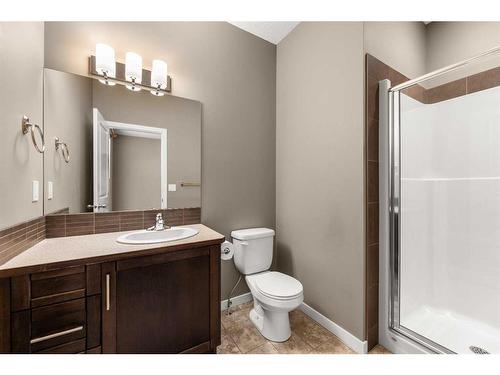 1 Havenfield Drive, Carstairs, AB - Indoor Photo Showing Bathroom