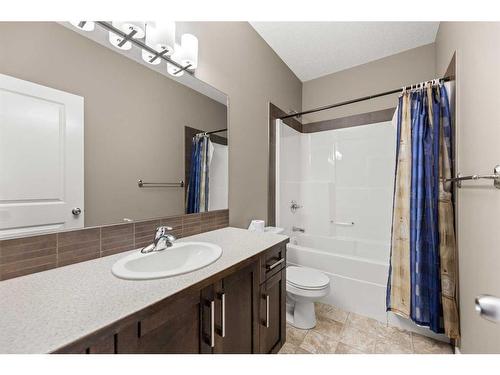 1 Havenfield Drive, Carstairs, AB - Indoor Photo Showing Bathroom