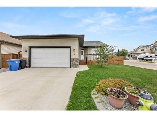 1 Havenfield Drive, Carstairs, AB - Outdoor