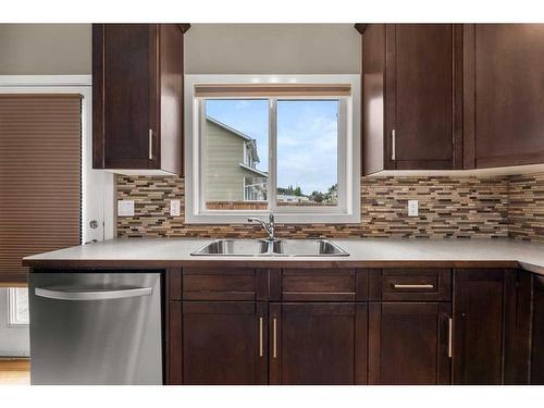 1 Havenfield Drive, Carstairs, AB - Indoor Photo Showing Kitchen With Double Sink