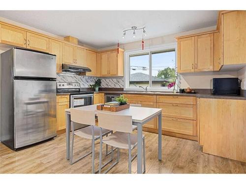 347 Huntbourne Way Ne, Calgary, AB - Indoor Photo Showing Kitchen