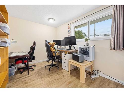 347 Huntbourne Way Ne, Calgary, AB - Indoor Photo Showing Office