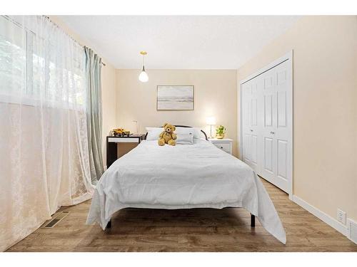 347 Huntbourne Way Ne, Calgary, AB - Indoor Photo Showing Bedroom