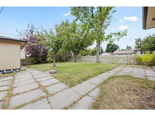 347 Huntbourne Way Ne, Calgary, AB - Outdoor