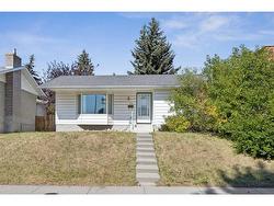 356 Glamorgan Crescent SW Calgary, AB T3E 5B8