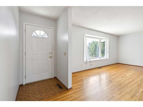 356 Glamorgan Crescent Sw, Calgary, AB - Indoor Photo Showing Other Room